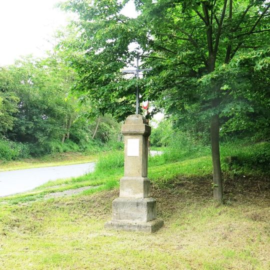 Kříž v Romanovské ulici v Mšeně