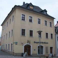 Wohnhaus in halboffener Bebauung und in Ecklage Markt 14