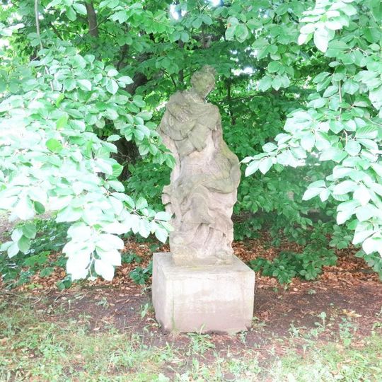 Socha svaté Kateřiny Alexandrijské v lapidáriu u muzea v Chomutově