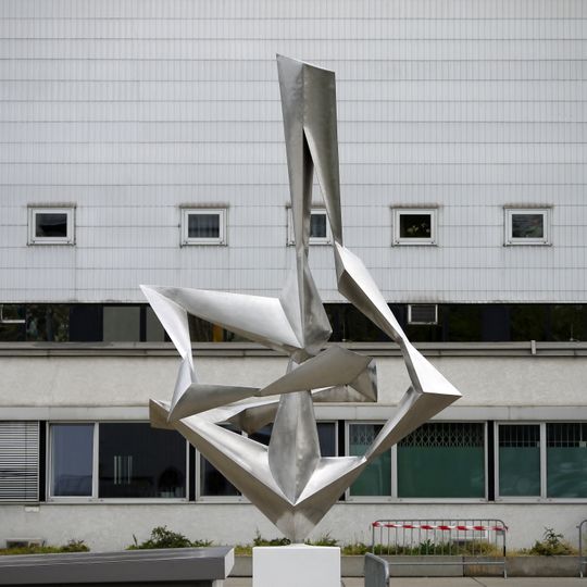 Plastik "Bewegung" von Wander Bertoni, Stadthalle Wien