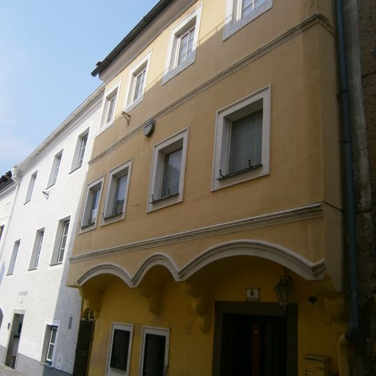 Bürgerhaus und Teil der inneren Stadtmauer