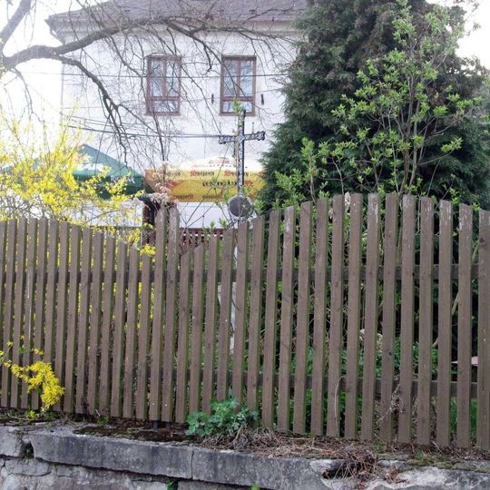 Kříž v Mešně nad křižovatkou