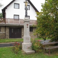 Kříž v Myslovicích u křižovatky