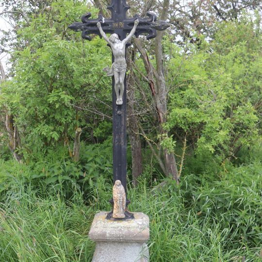 Kříž u silnice 408 u Slavíkovic