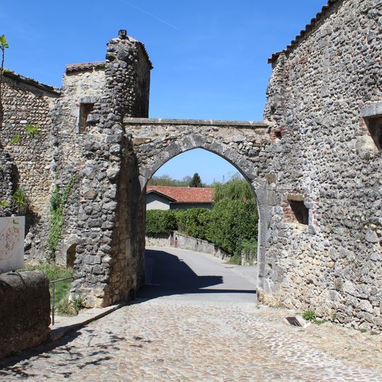 Barbacane de la cité médiévale de Pérouges