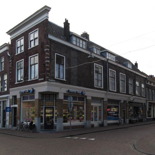 Diep pand op de hoek van de Koornmarkt
