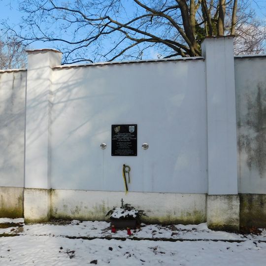 Pamětní deska vojákům c.k. střeleckého pluku č. 8 na Olšanech