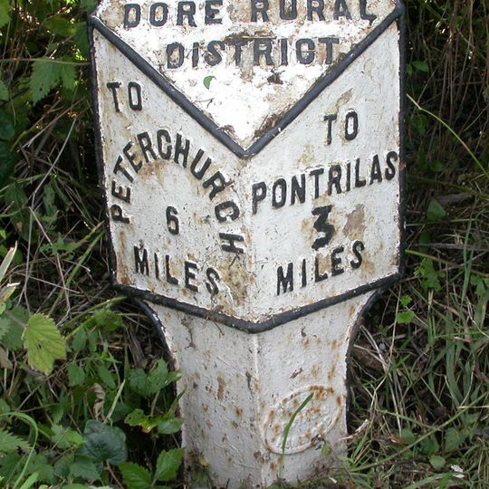 Milepost, Dore, 350m S Pen-twyn Cottage