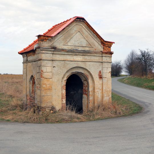 Kaple na rozcestí nad Chrástovem