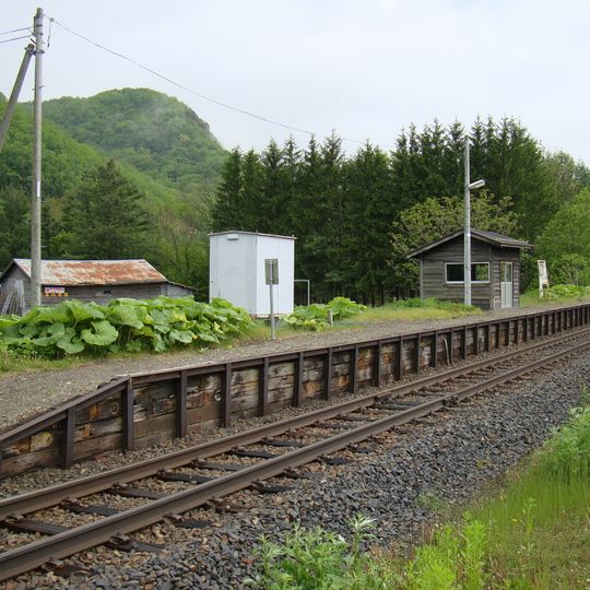 Kyū-Shirataki Station