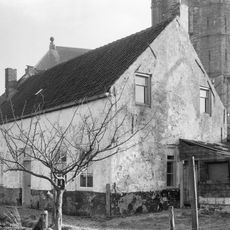 Pand met rechthoekige plattegrond onder zadeldak tussen puntgevels