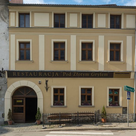 Zajazd Pod Złotym Gryfem, ob. dom mieszkalny
