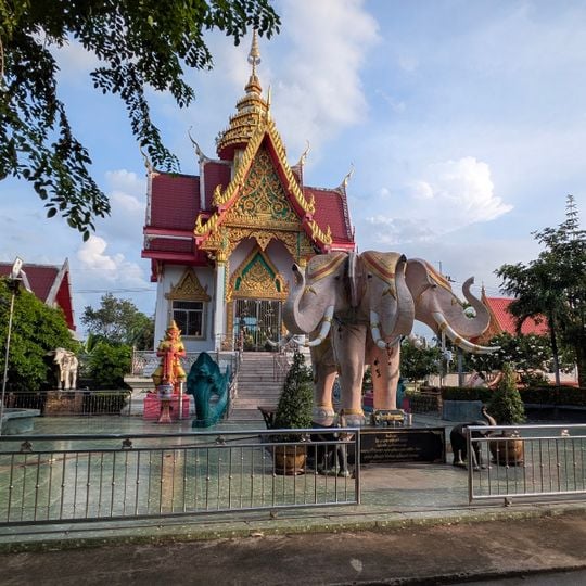 Wat Klang Khlong Sam