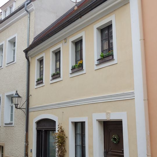Wohnhaus in geschlossener Bebauung, mit Laden mit originaler Front um 1850 Kränzelstraße 18