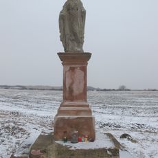 Kříž u fotbalového hřiště v Nepomyšli