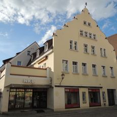 Wohn- und Geschäftshaus