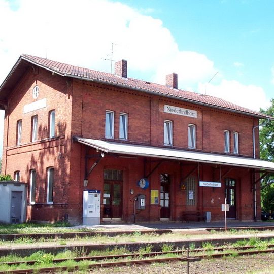 Station building at Niederlindhart station