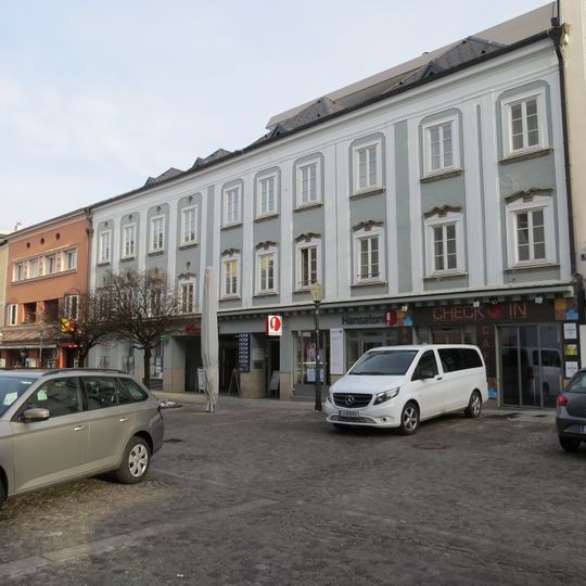 Wohn- und Geschäftshaus