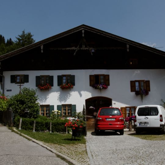 Mehrfamilienhaus