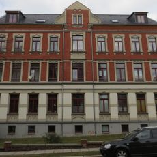 Mietshaus in offener Bebauung mit Vorgarten Paul-Jäkel-Straße 8