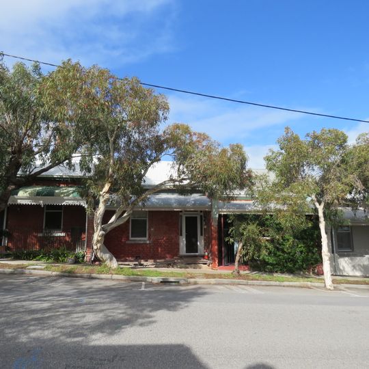 Terrace of Six Houses at 19-29 Holdsworth Street