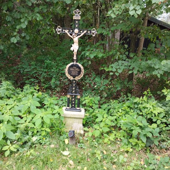 Kříž v chatové osadě Klady