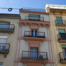 Casa a la plaça Major, 3 (Olot)