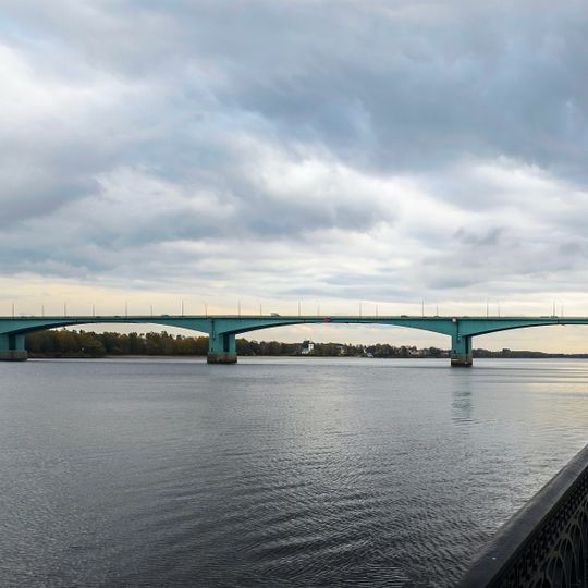 Oktyabrsky bridge