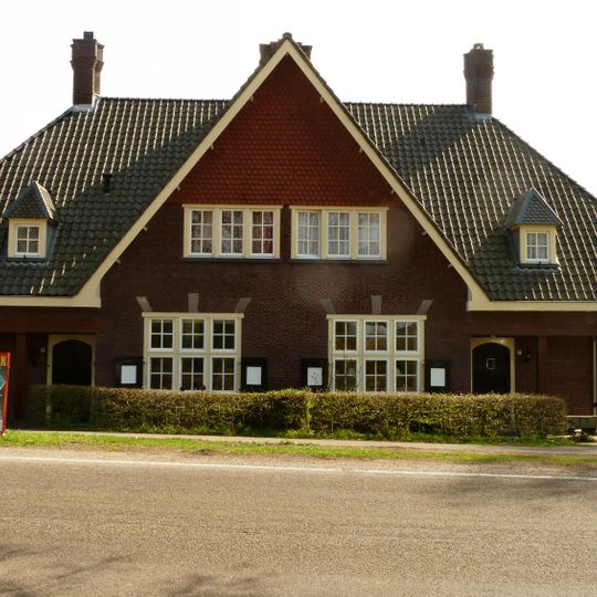 Double service house