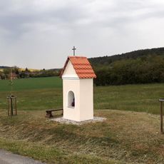 Kaplička severovýchodně od Hlinců