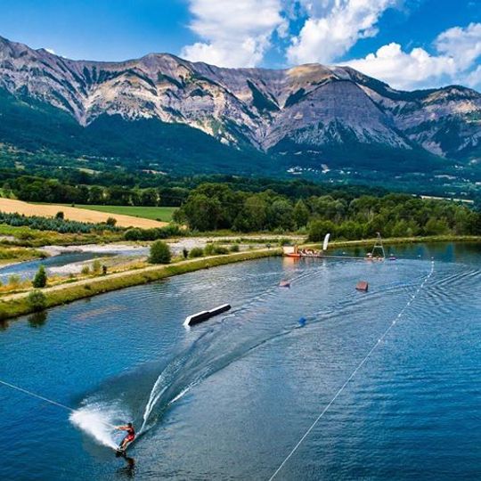 MOUNTAIN Wake Park
