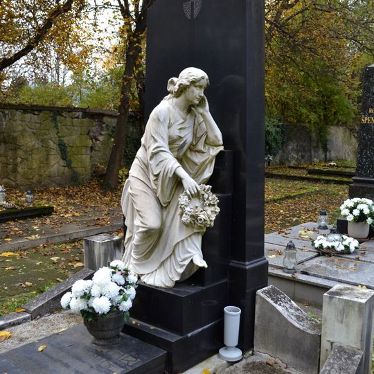 Cintorín ev. a. v. , náhrobník so sochou
