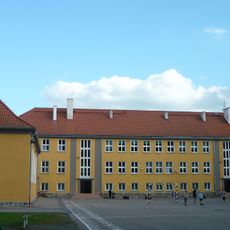 Szkoła (z salą gimnastyczną i łącznikiem)