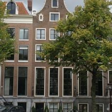 Pand met klokgevel met oeils-de-boeuf