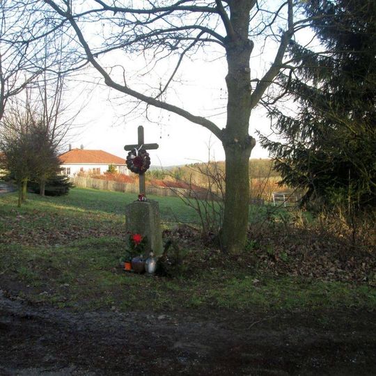 Kříž u křižovatky ve Vrbici u Stříbra