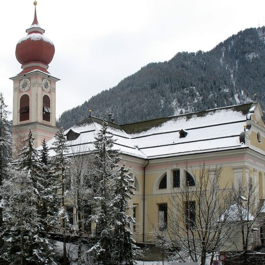 Quality images of the Parish Church of Urtijëi