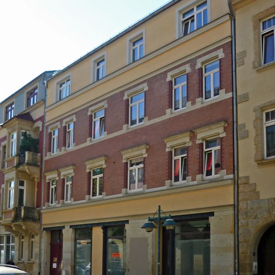Mietshaus in geschlossener Bebauung mit rechtwinkligem Seitenflügel und Hofdurchfahrt Röderstraße 8