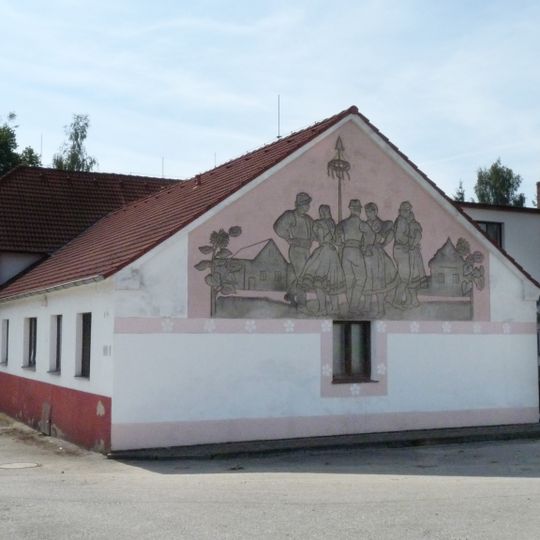 Sgrafito na hospodě ve Straňanech
