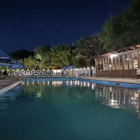 Paradis - Piscină Hîncești