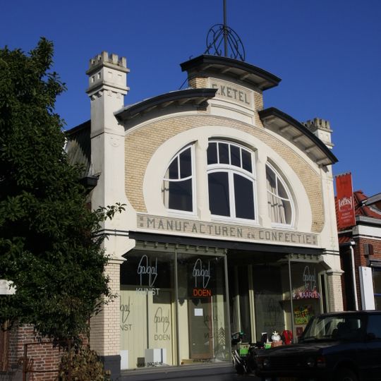 Winkelwoning met Art Nouveau-elementen