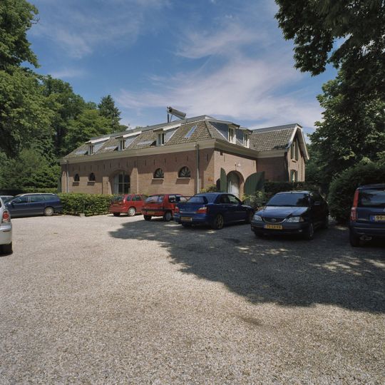 Warnsborn: koetshuis, thans hoteldependance met 15 kamers