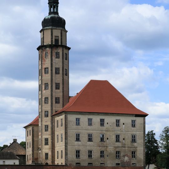 Castillo rodeado de agua de Reinharz