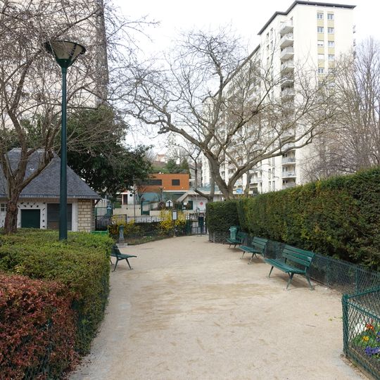 Square de l'église Notre-Dame-de-la-Croix