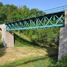 Železniční most přes Luční potok a ulici Pod Viaduktem v Dolní Poustevně
