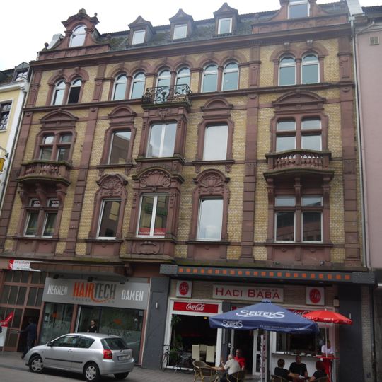 Wohn- und Geschäftshaus