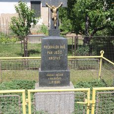 Kříž na západním okraji Naloučan