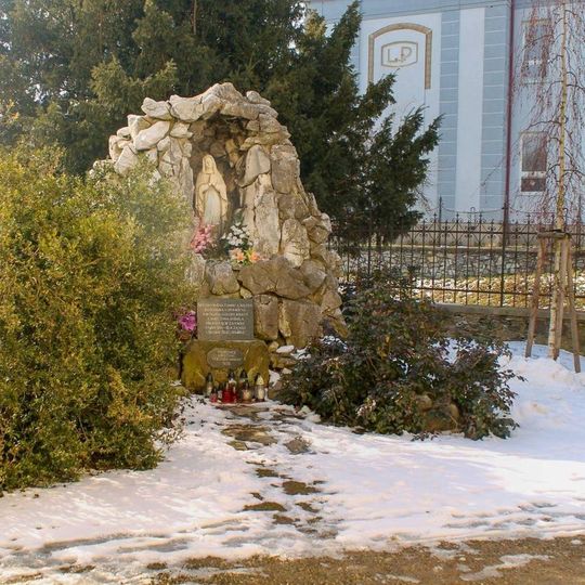 Pomník padlým v Bílé Lhotě na hřbitově