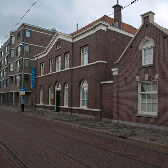 Voormalige diaconale bakkerij annex woonhuis voor de bakker en bergplaats voor granen in eclectische bouwstijl