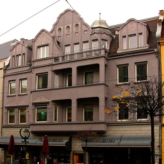 Wohn- und Geschäftshaus