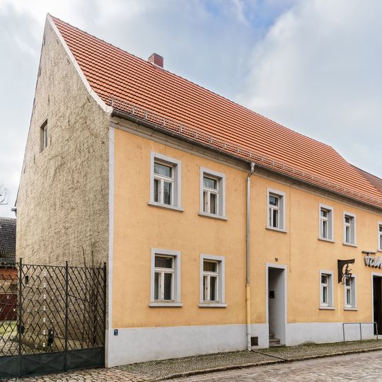 Ackerbürgerhaus in halboffener Bebauung Mühlberger Straße 50